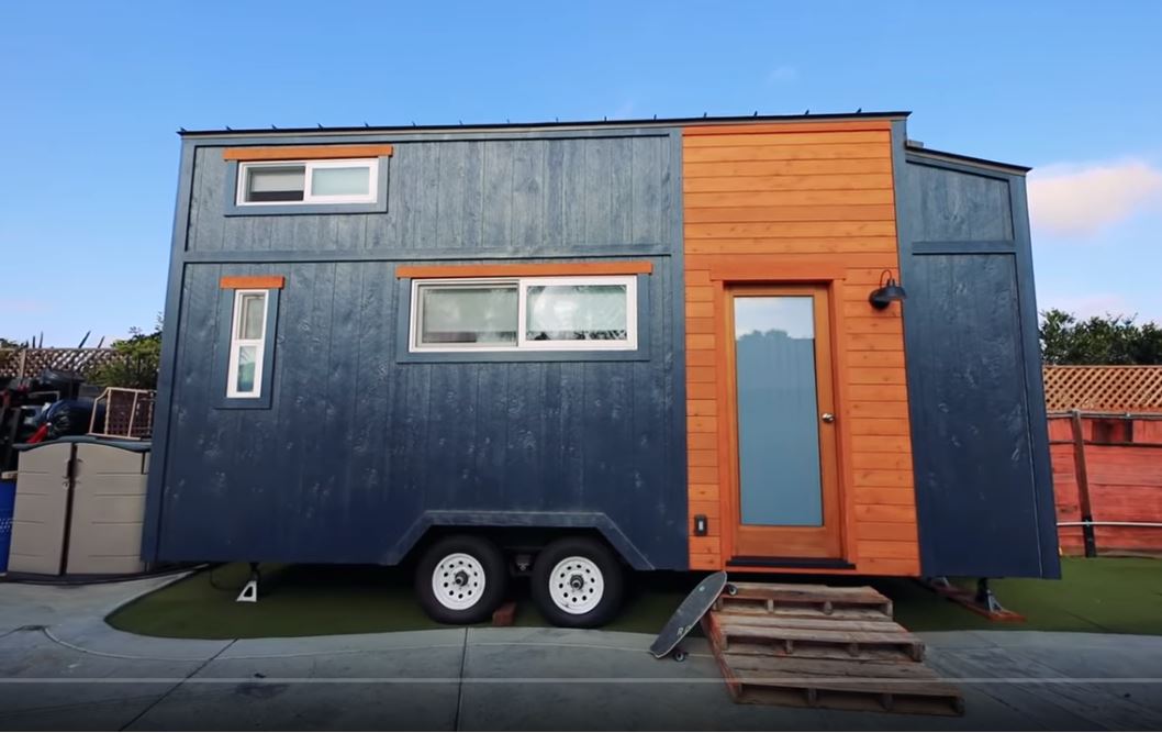 Future Of Housing: Couple Builds “Absolutely Beautiful, Modern” Tiny ...