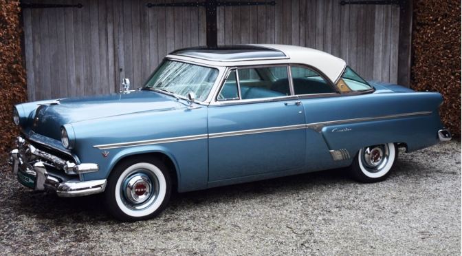 Classic Cars: 1954 Ford Crestline “Skyliner” Featured A Glass Roof