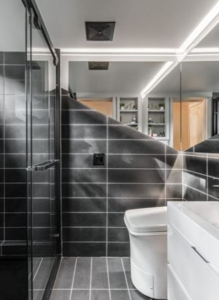 New Frontiers Tiny Homes - The Orchid Full Size Bathroom