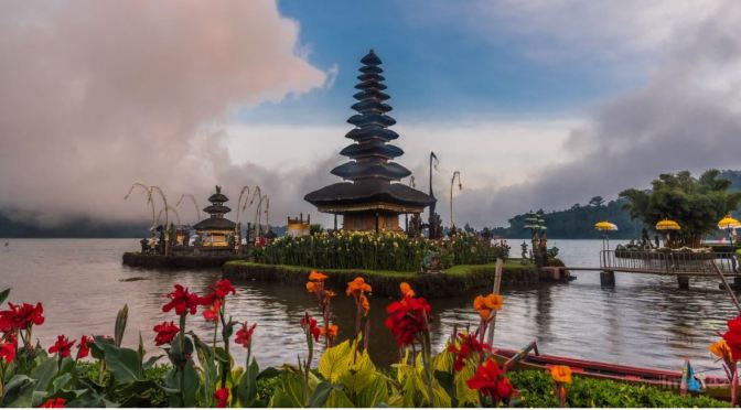 Top New Travel Videos: “Timelapse Showreel 4K” By Martien Janssen (2020)