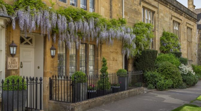 Home Tours: “The Malt House” In Chipping Campden, The Cotswolds, England (Country Life)