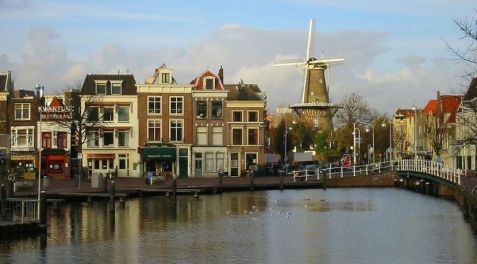 Walks: ‘Leiden – The Netherlands’ (4K Video)