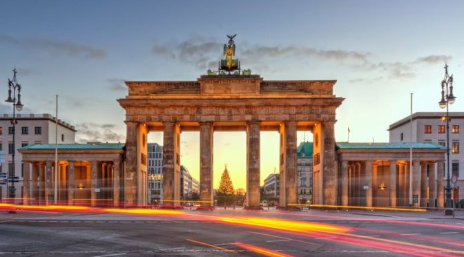 Walks: ‘Brandenburg Gate, Berlin, Germany’ (4K Video)