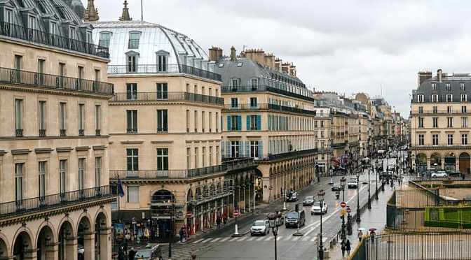 Walks: ‘Rue De Rivoli’ – Central Paris, France (4K)