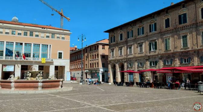 Walking Tour: Pesaro – Northeastern Italy (4K)
