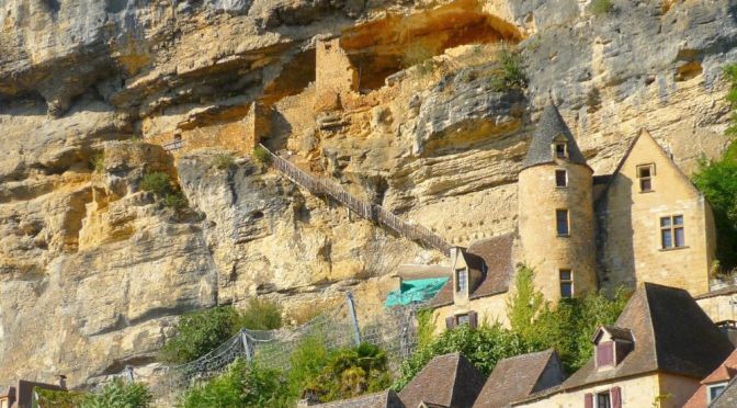 Cliff Home Tour: La Roque Gageac In France (Video)