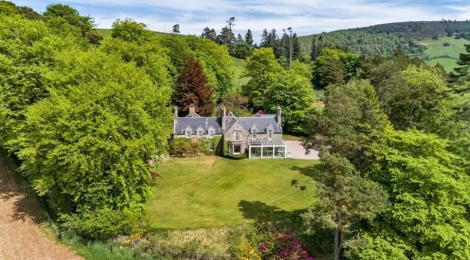 Scottish Country Houses: Ardhuncart In Alford
