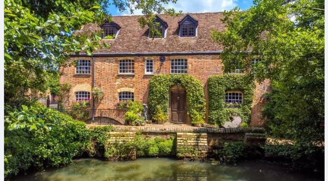 English Country Homes: The Old Watermill In Clophill, Bedfordshire