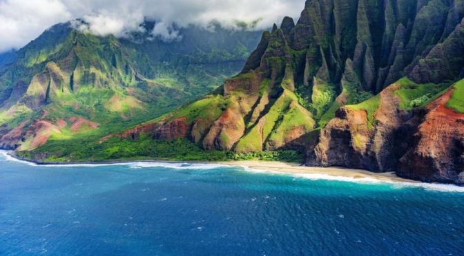 8K Views: Hawaiian Islands Coastlines & Landscapes
