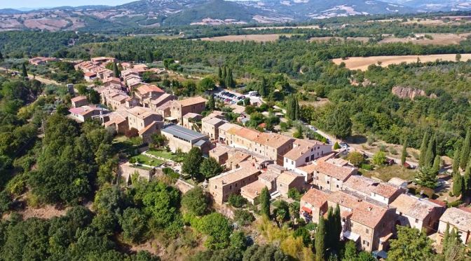 Walking Tour: Sovana In Tuscany, Italy (4K)
