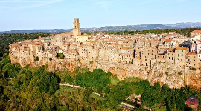 Village Walks: Pitigliano In Tuscany, Italy (4K)
