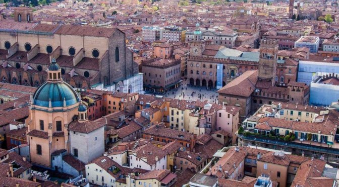 Walking Tour: Bologna Historic Centre, Italy (4K)