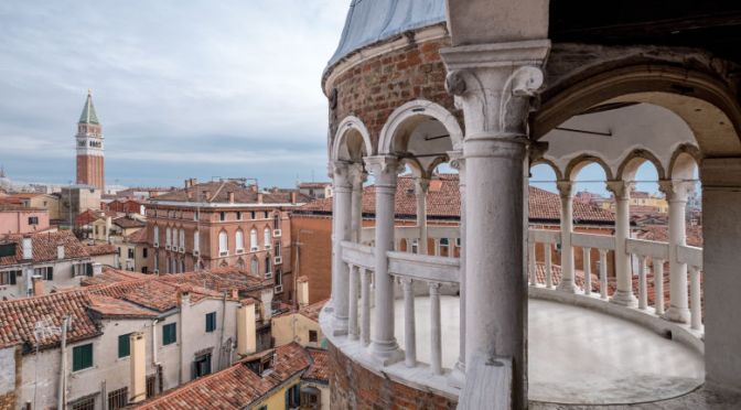 Venice Views: The Palazzo Contarini Del Bovolo (4K)