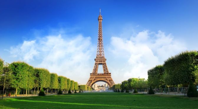 Walking Tour: The Eiffel Tower In Paris, France (4K)