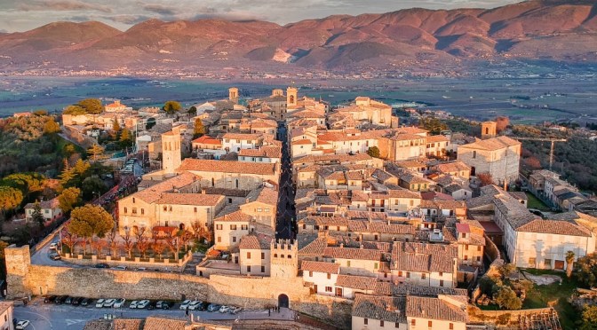 Village Walk: Montefalco In Umbria, Central Italy