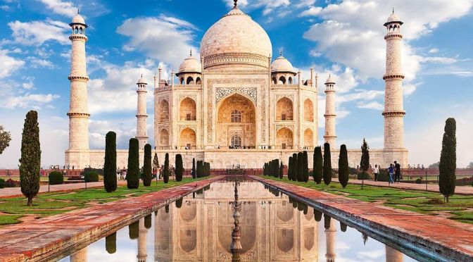 360° Travel: The Taj Mahal, Agra, Northern India (8K)