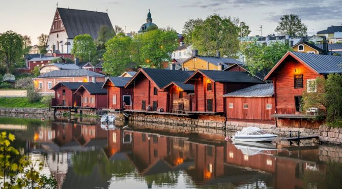 Finland Views: The Streets & Cafes Of Old Porvoo (4K)