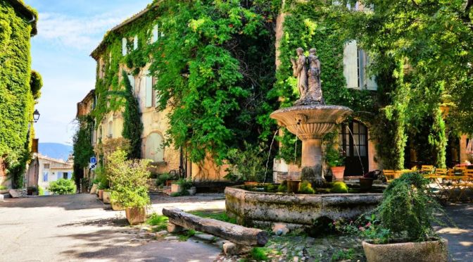 Village Walks: Saignon In The Luberon, France (4K)