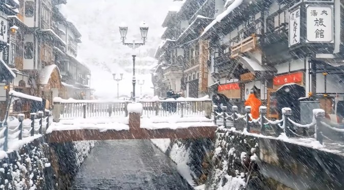 Japan Views: A Snowfall Walk In Ginzan Onsen (4K)