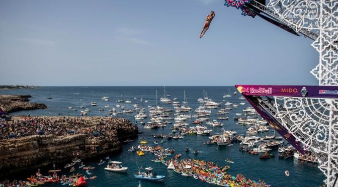 Extreme Sports: 360° Views Of Cliff Diving In Mexico