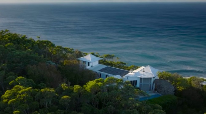 Architecture: Cliffside House In New South Wales